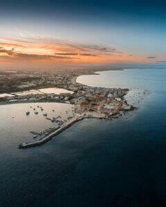 Vista aerea di Marzamemi durante il tramonto